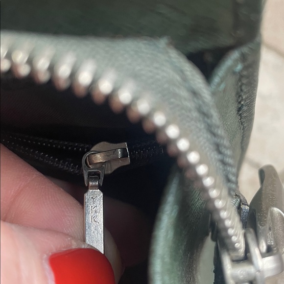 BURBERRY Zippered Clutch Leather Vintage Bag - Picture 14 of 16